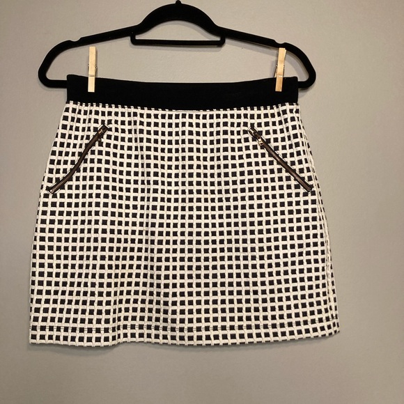Lou & Grey Dresses & Skirts - Lou & Grey S Skirt Black White Pockets Zippers.